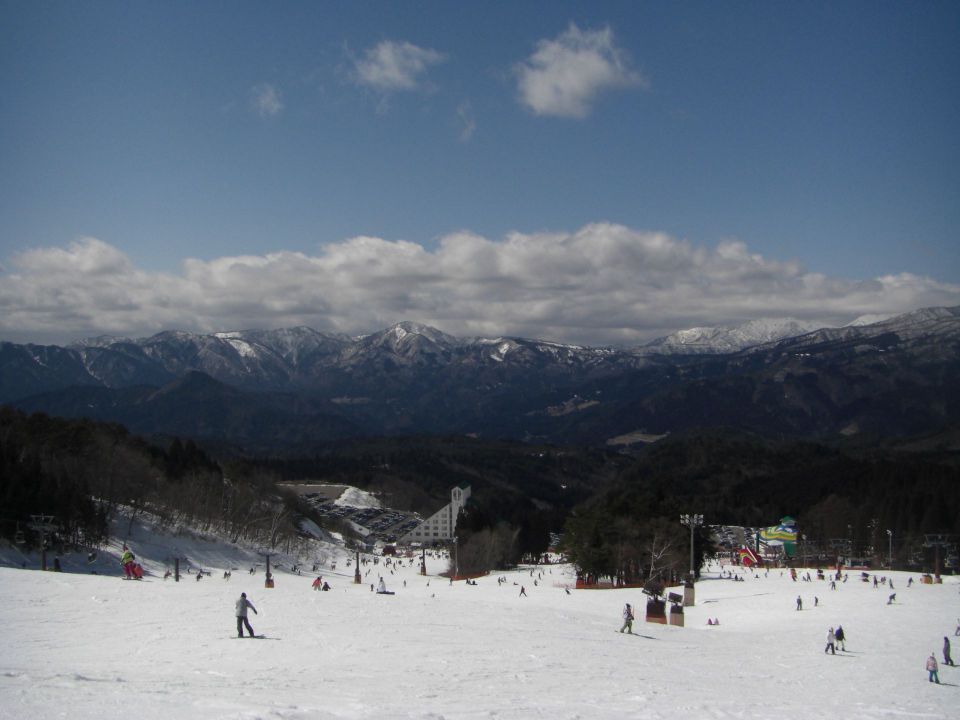 日帰りで楽しむ！滑り倒すスキーツアーの魅力と裏技